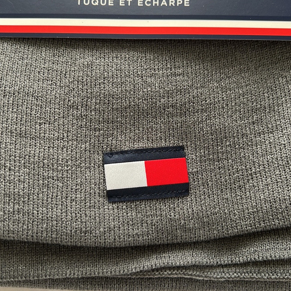 Tommy Hilfiger 2-Piece Logo Beanie & Scarf Set - Picture 4 of 7